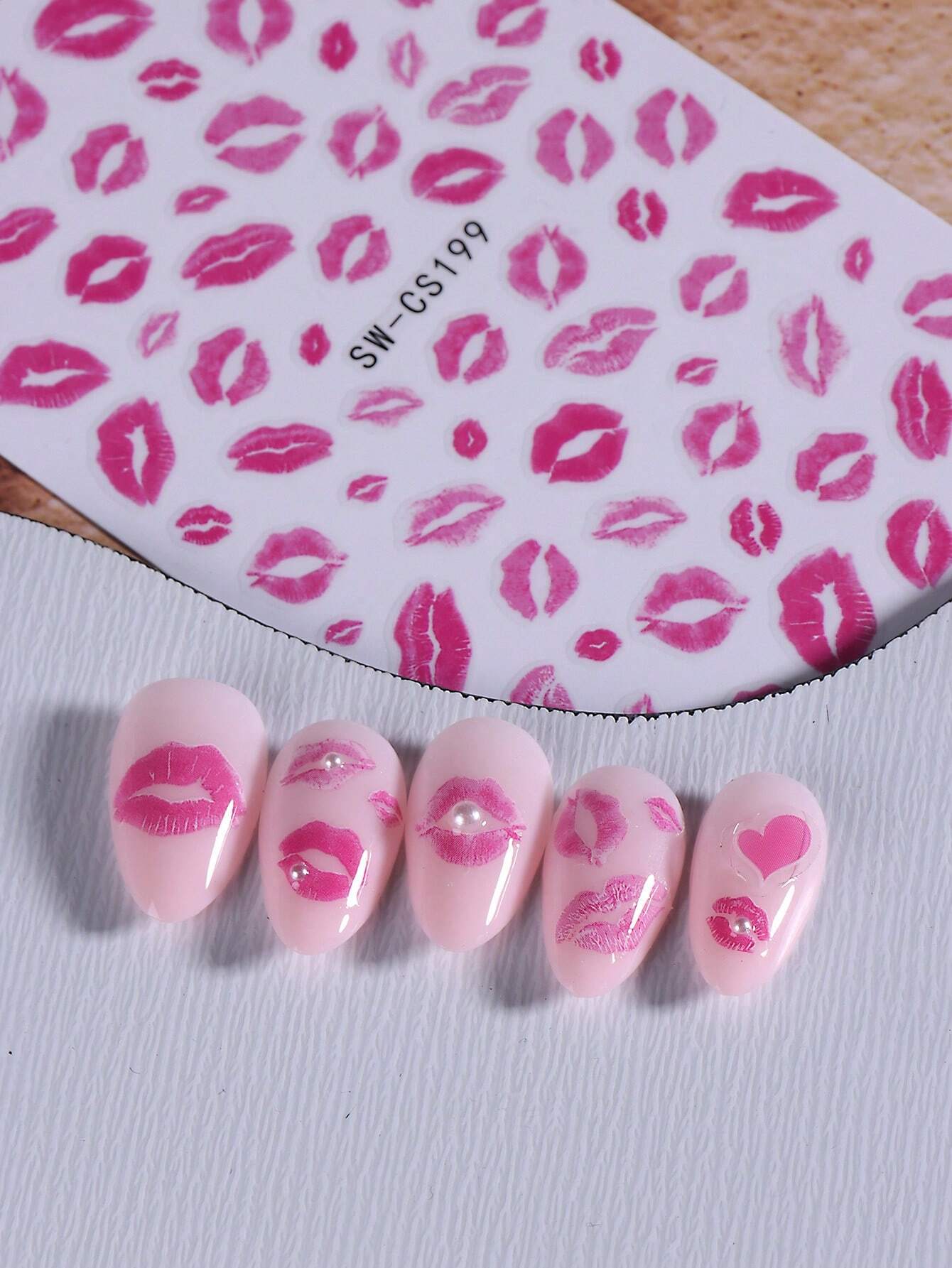 2 PCS Romantic kiss nail stickers