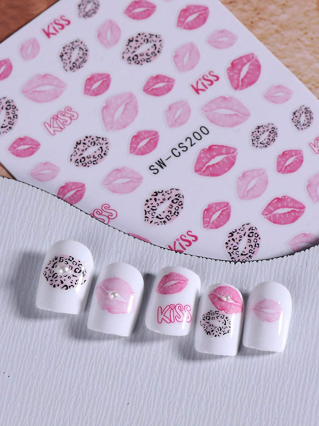 2 PCS Romantic kiss nail stickers
